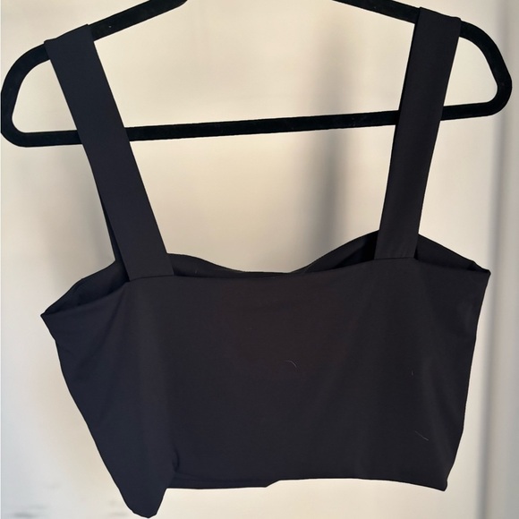 Chic Black Wide Strap Crop Top - Picture 3 of 3